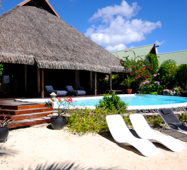 Villa Pool &amp; Beach